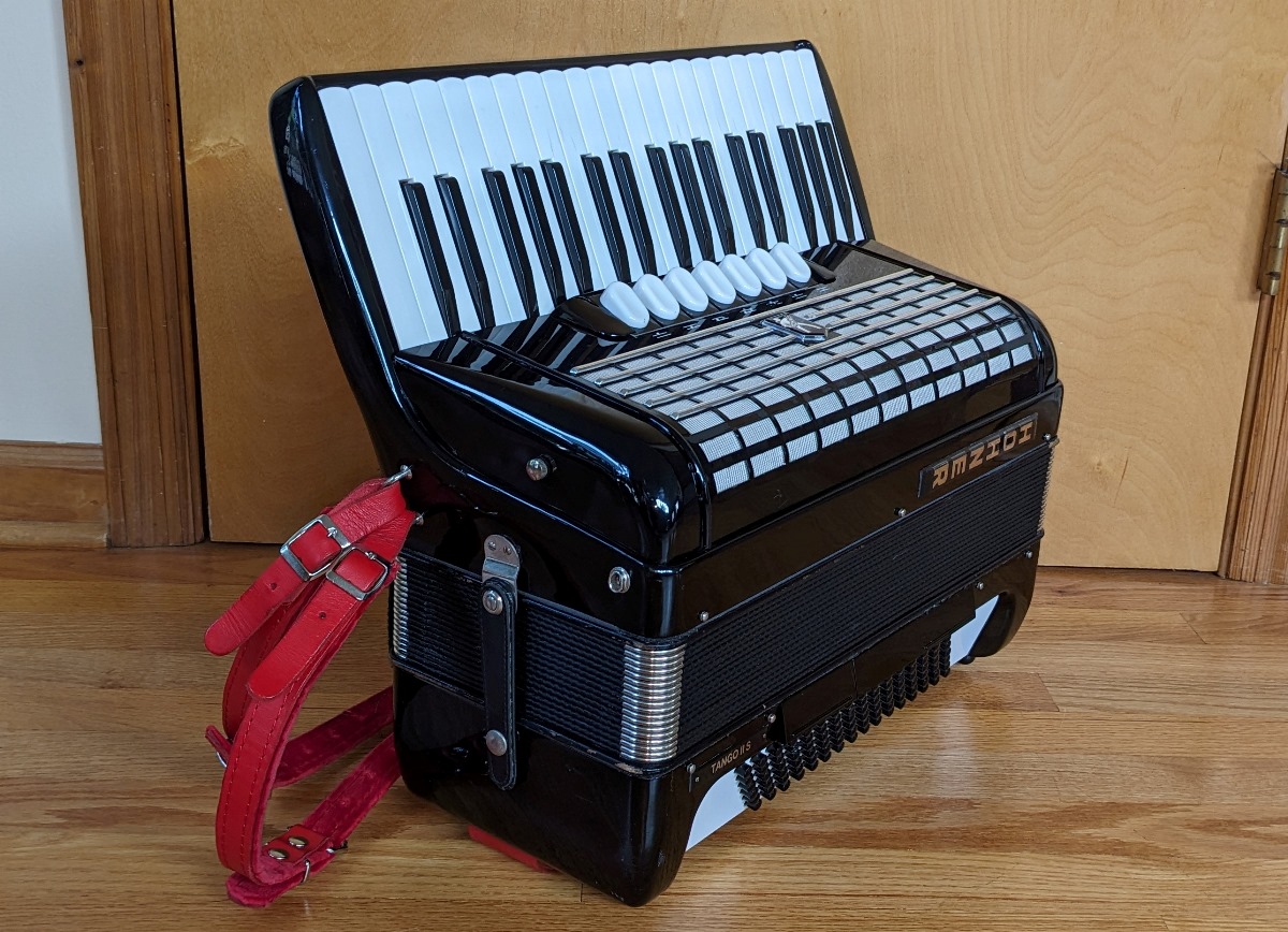Hohner Tango II S Accordion