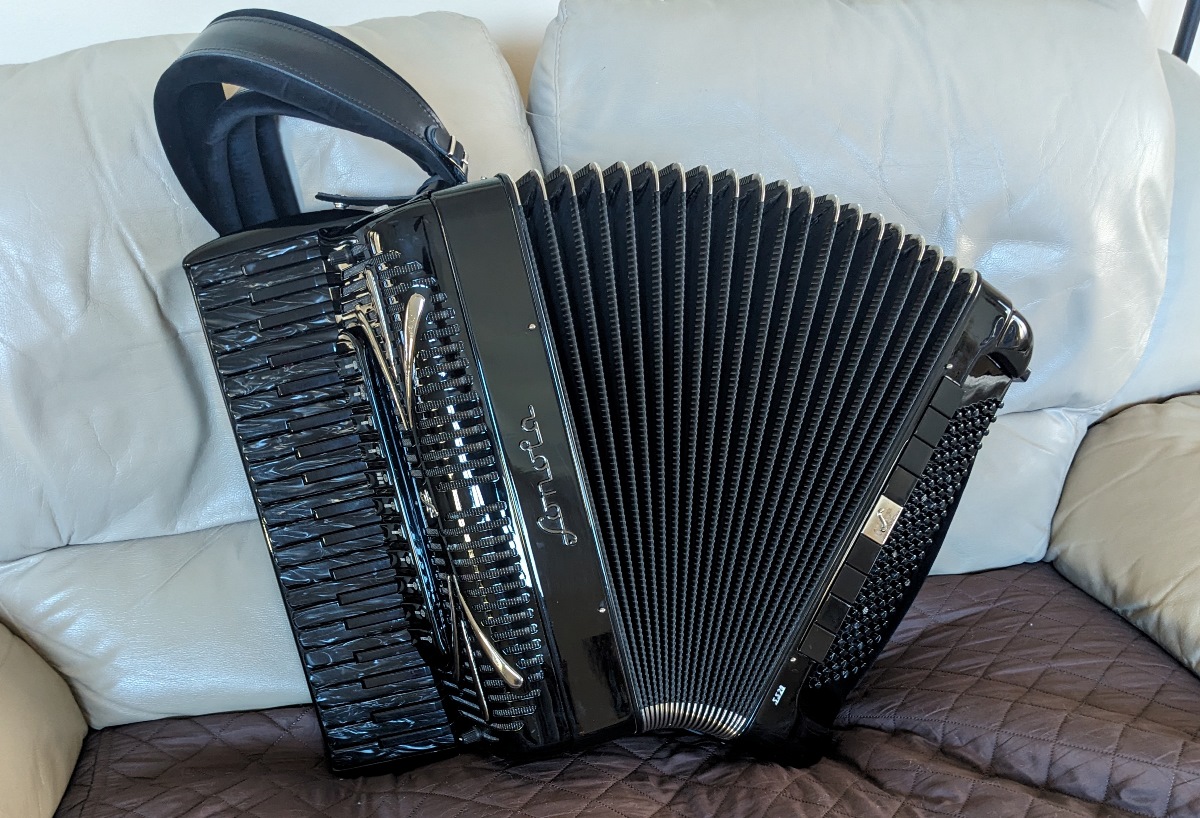 Sonola SS20 Accordion