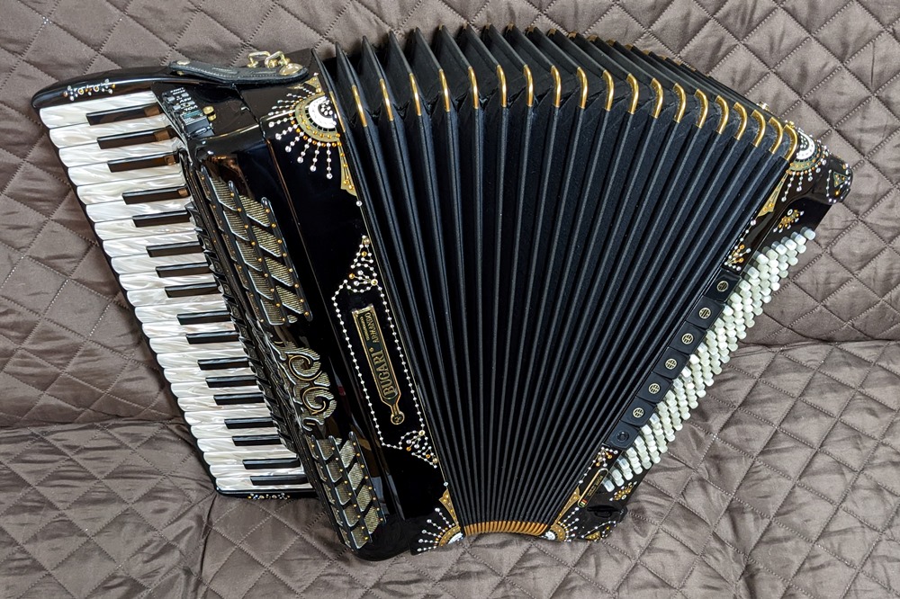 Bugari Gold MIDI Accordion