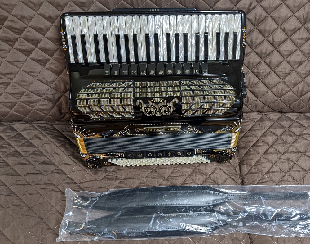Bugari Gold MIDI Accordion