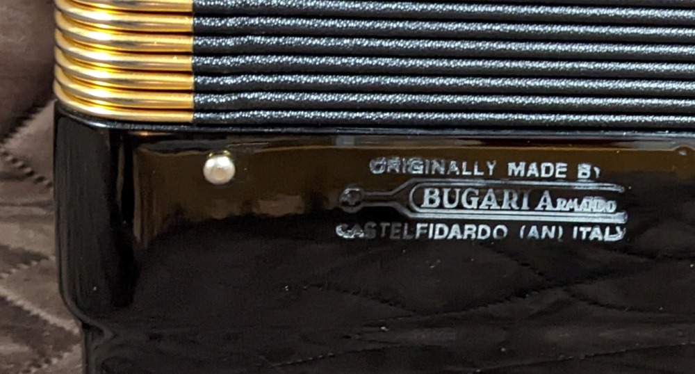 Bugari Gold MIDI Accordion