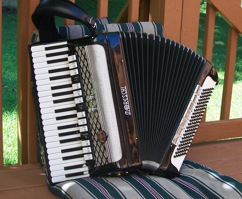 Professional MORESCHI Tone Chamber Accordion