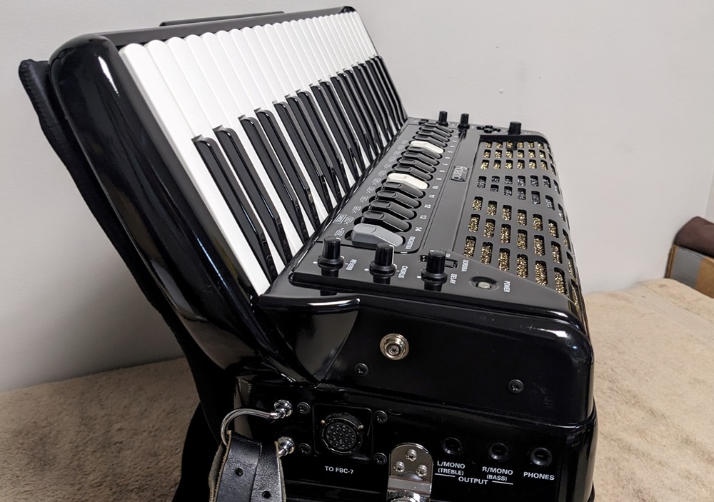 Roland FR-7X Accordion