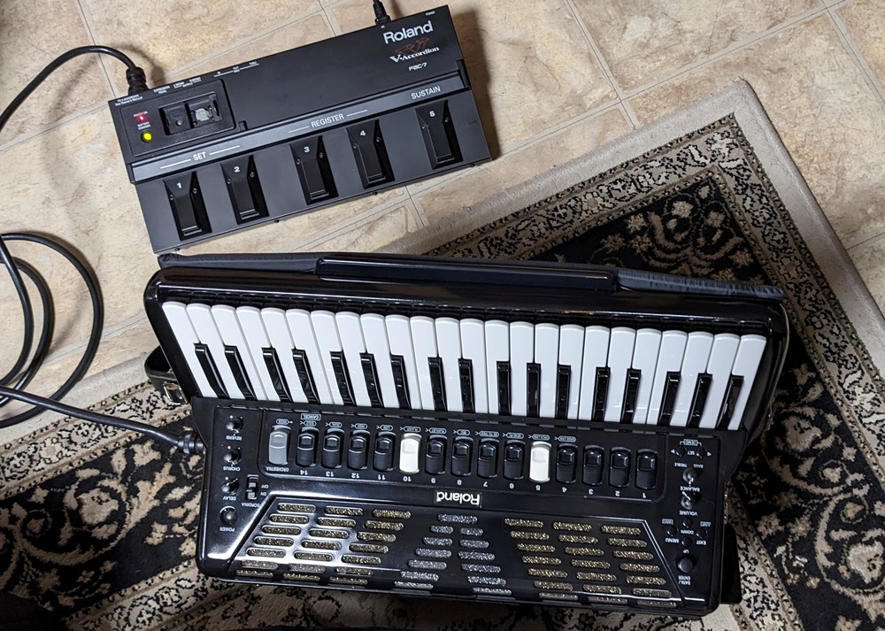 Roland FR-7X Accordion