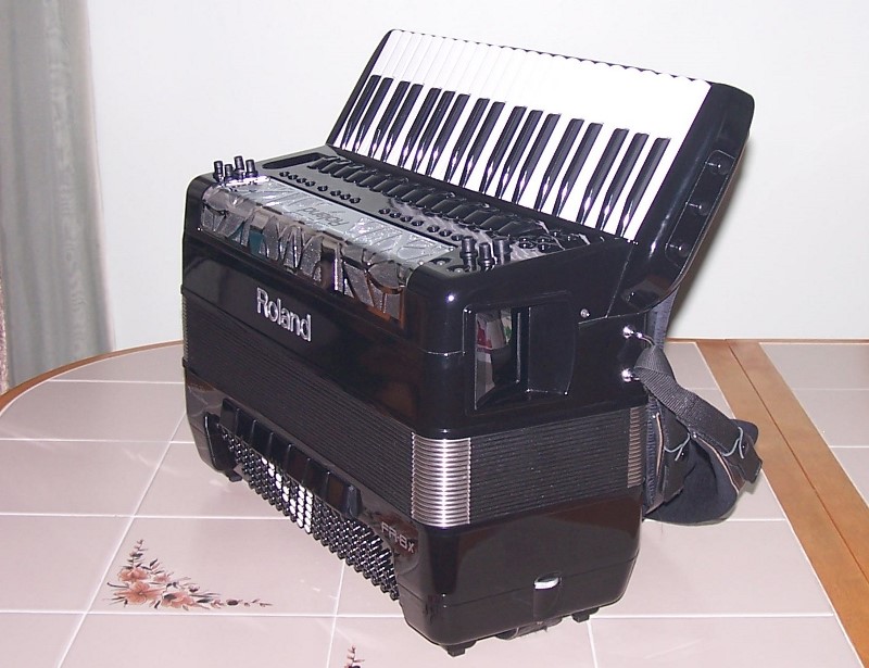 Roland FR8X Accordion