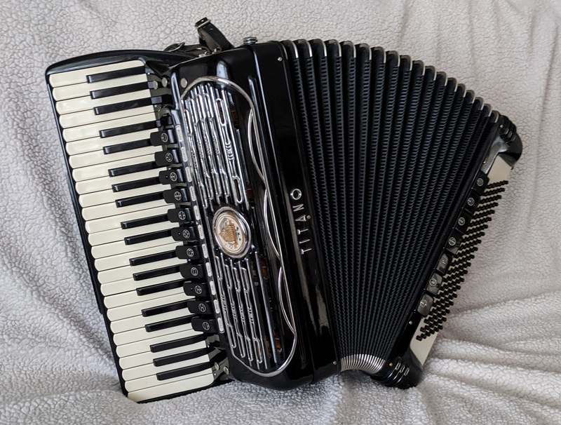 Titano Cosmopolitan Converter Accordion