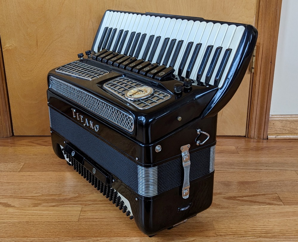 Titano Royal Accordion Catraro Reeds