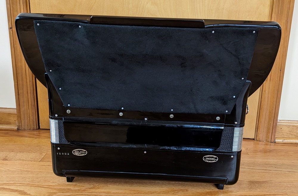 Titano Royal Accordion Catraro Reeds